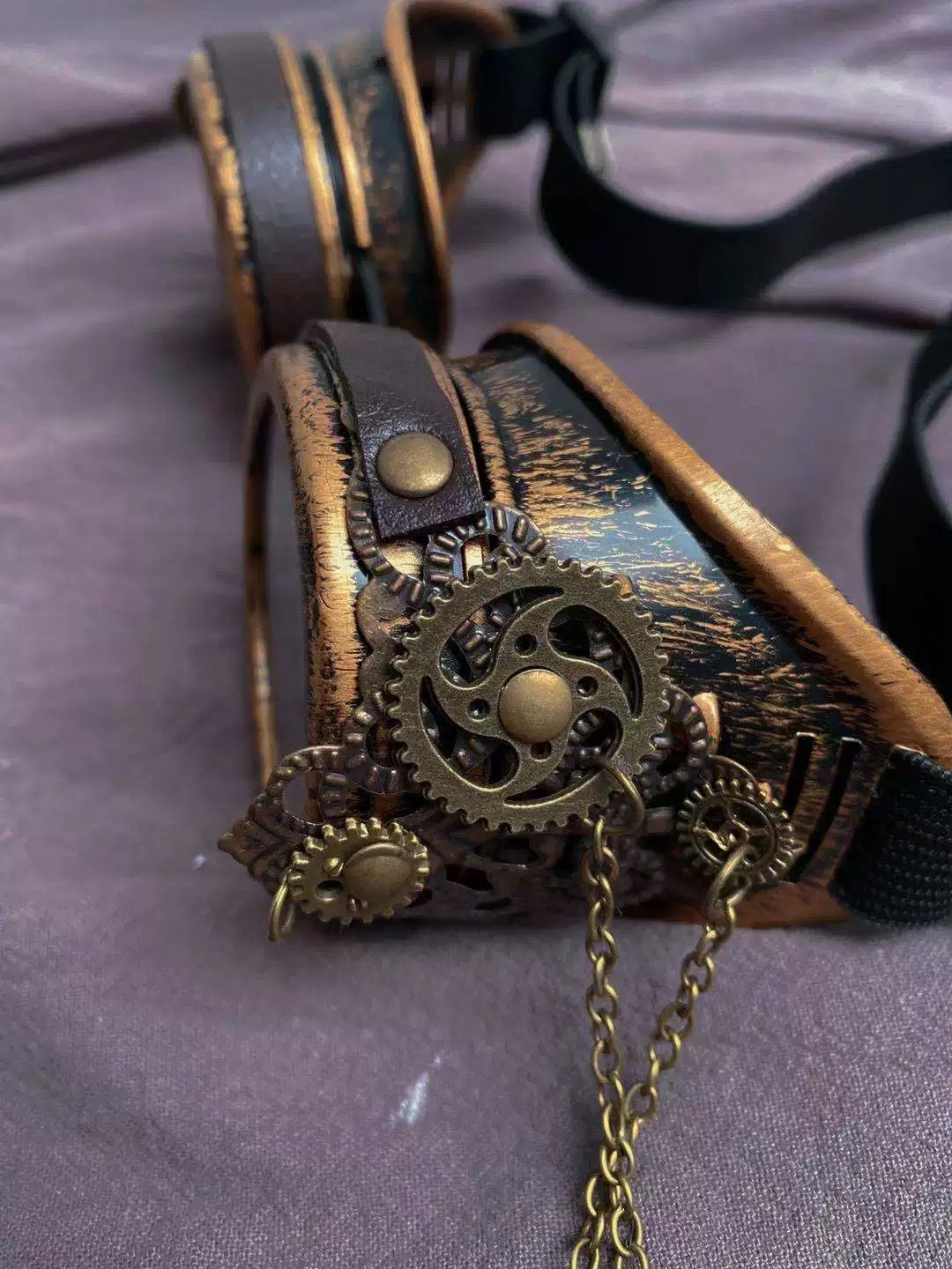 Steampunk Gear-Adorned Goggles – A Vision of Vintage Elegance
