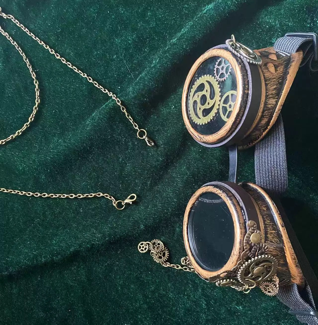 Steampunk Gear-Adorned Goggles – A Vision of Vintage Elegance