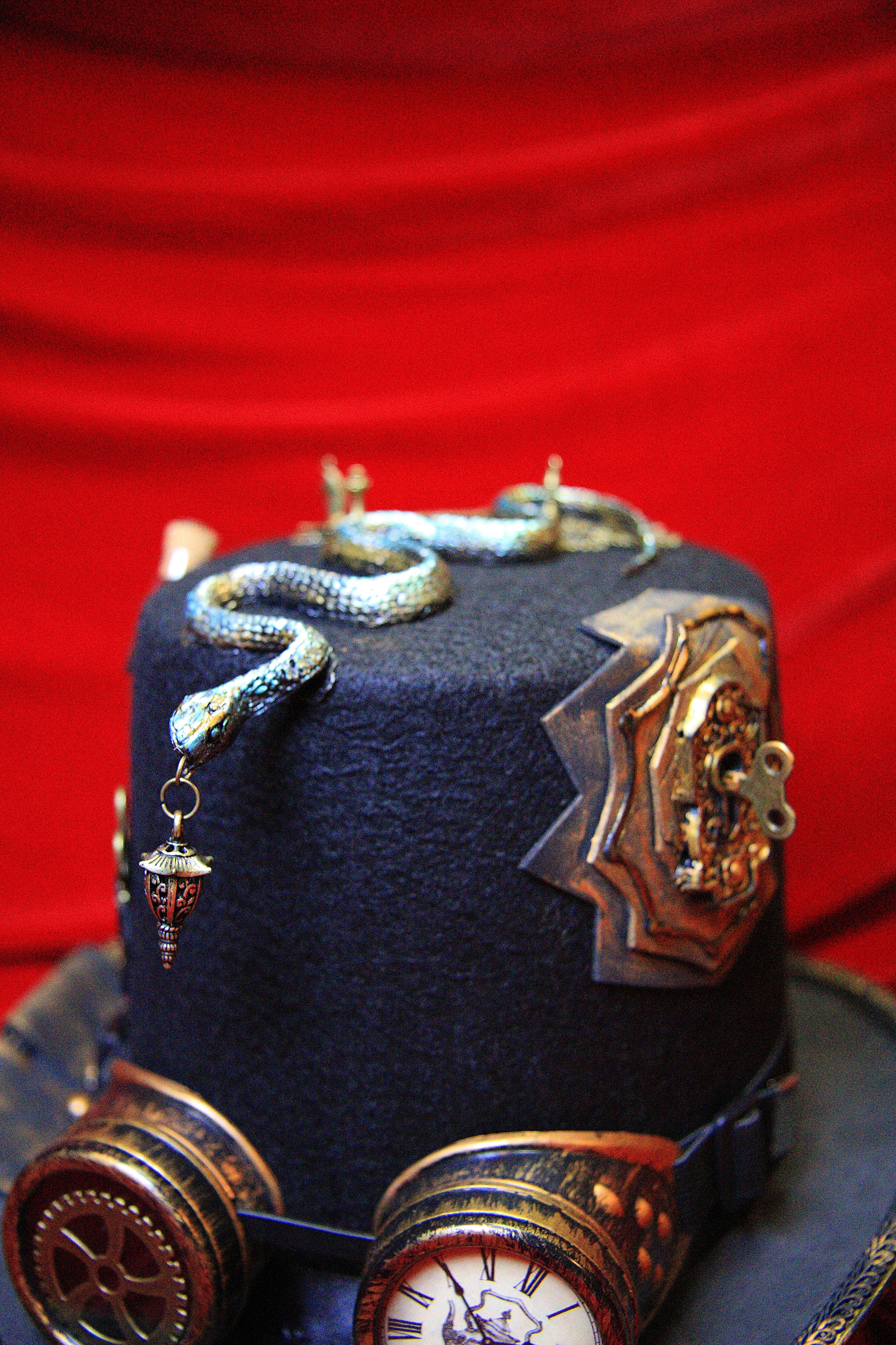 Steampunk Gear-Embellished Top Hat (Green Snake Carrying Lamp)